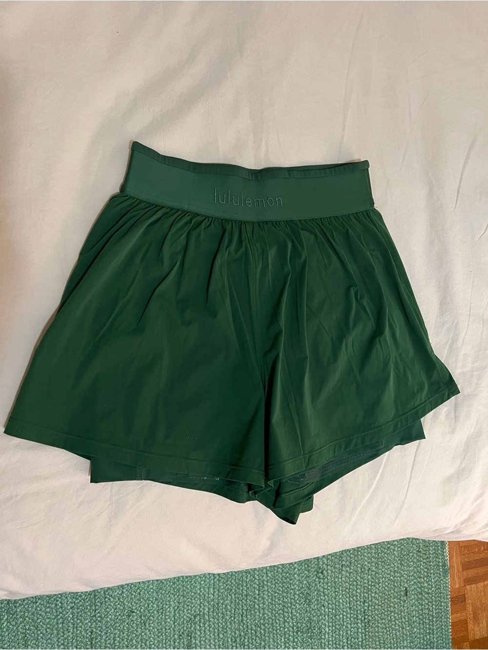 Lululemon size 6 Women's ivy grove green Athletic Shorts